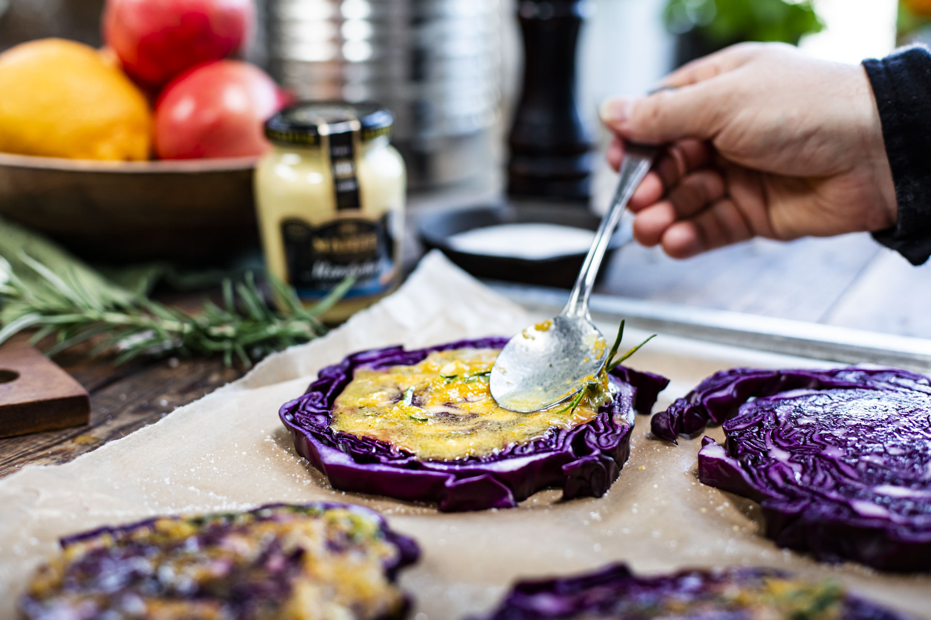 Gebackene Rotkohlsteaks mit Senf-Orangen-Marinade3