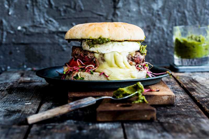 Cheeseburger mit Sprossen und Feigen-Senf img