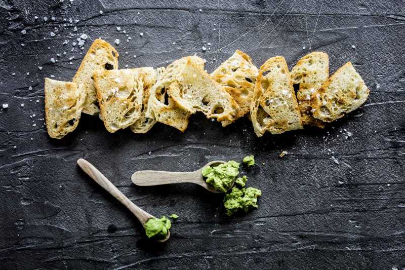 Fladenbrot Chips mit Avocado-Senf Dip img