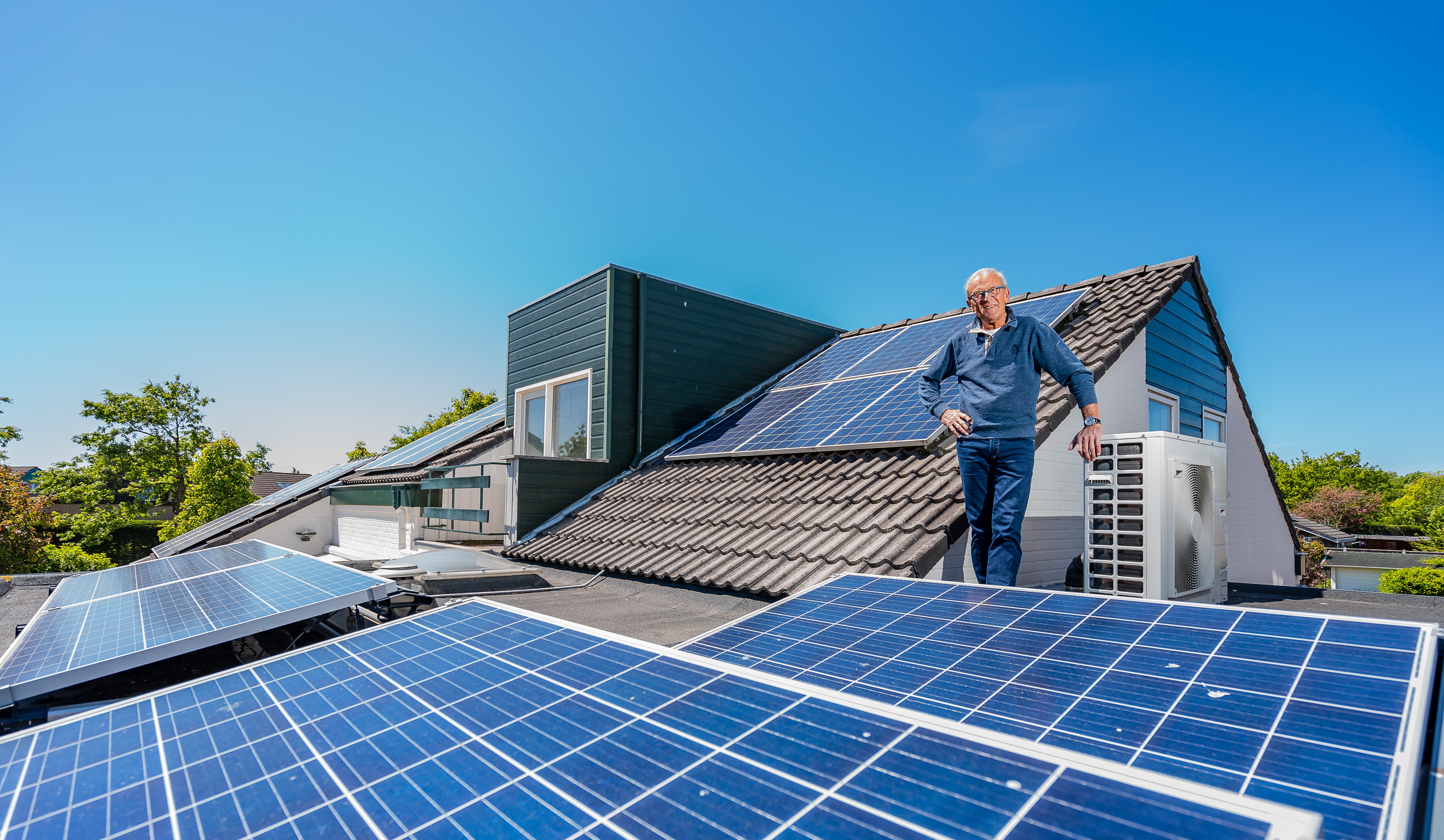 Dhr. Schreijenberg uit Zoutelande met zonnepanelen, een warmtepomp en laadpaal