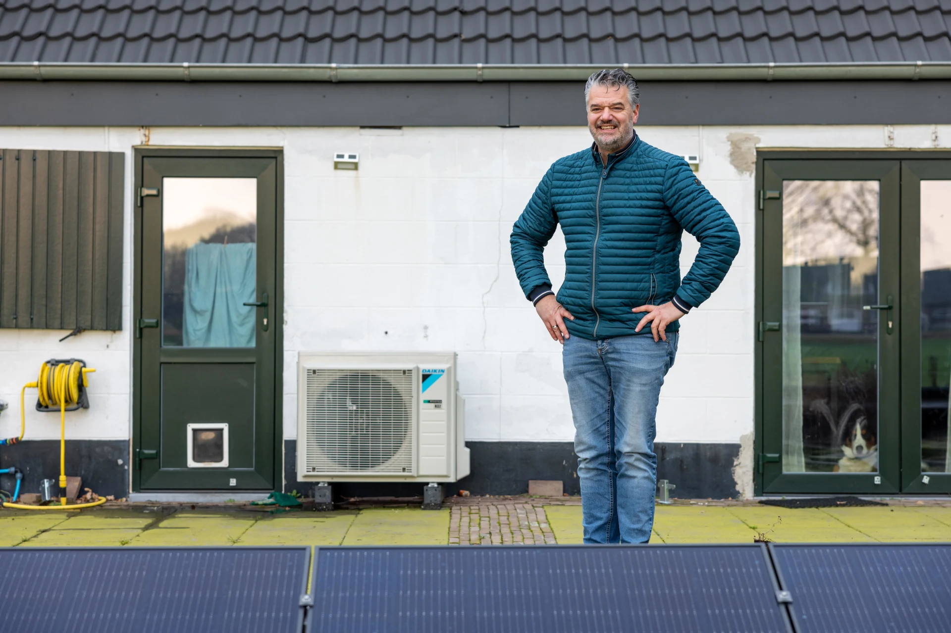  Jeroen Dekker uit Ossendrecht met zonnepanelen, een airco en warmtepomp
