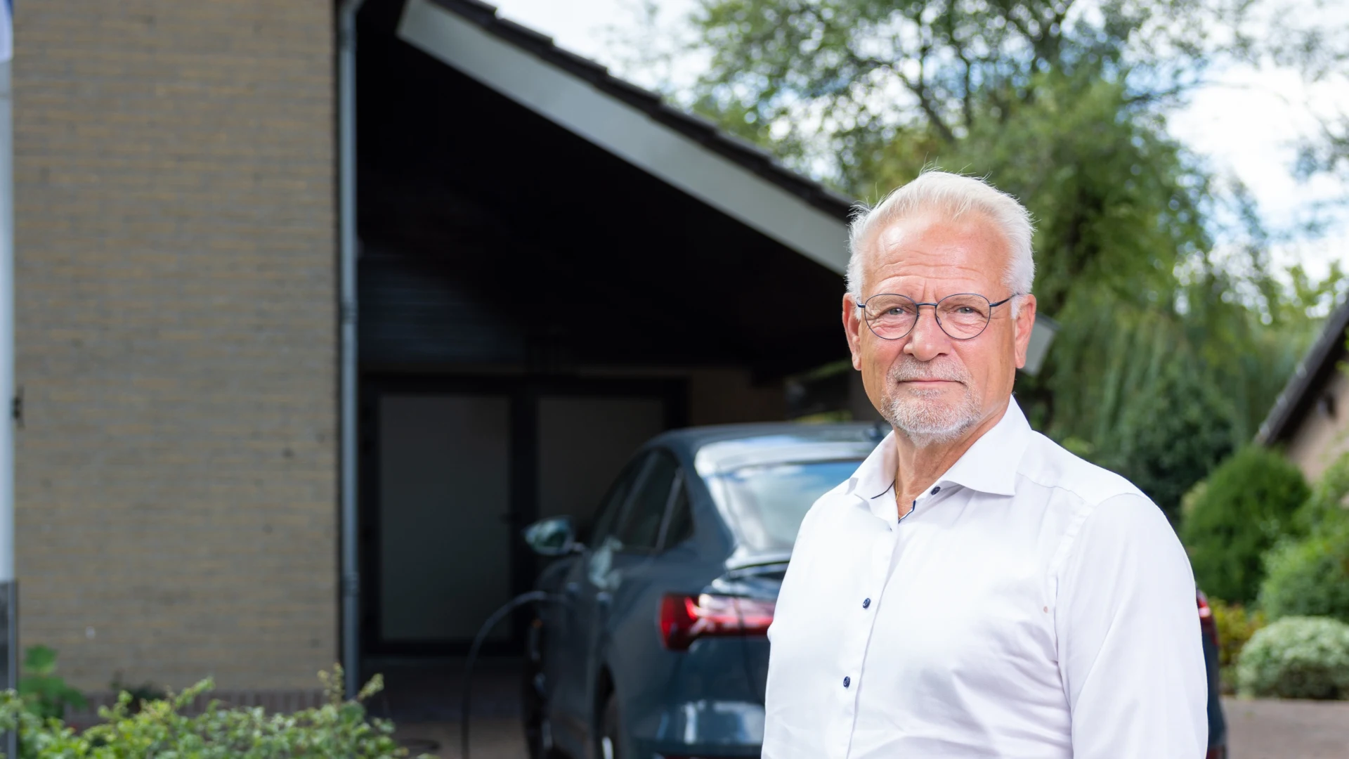 Dhr. van Dijke uit Middelburg met zonnepanelen en een laadpaal