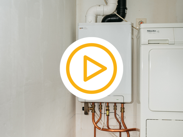 CV-ketel installatie met video play button 