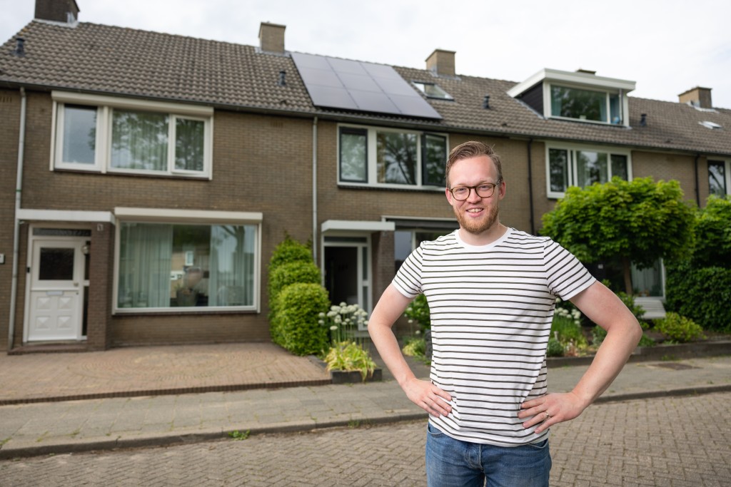 Hans Poot uit Puttershoek met zonnepanelen