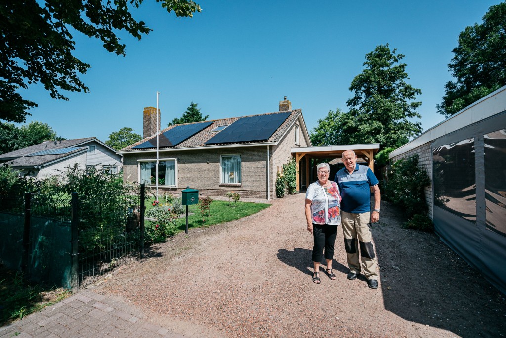 Familie Manni uit Ouwerkerk met zonnepanelen en een warmtepomp