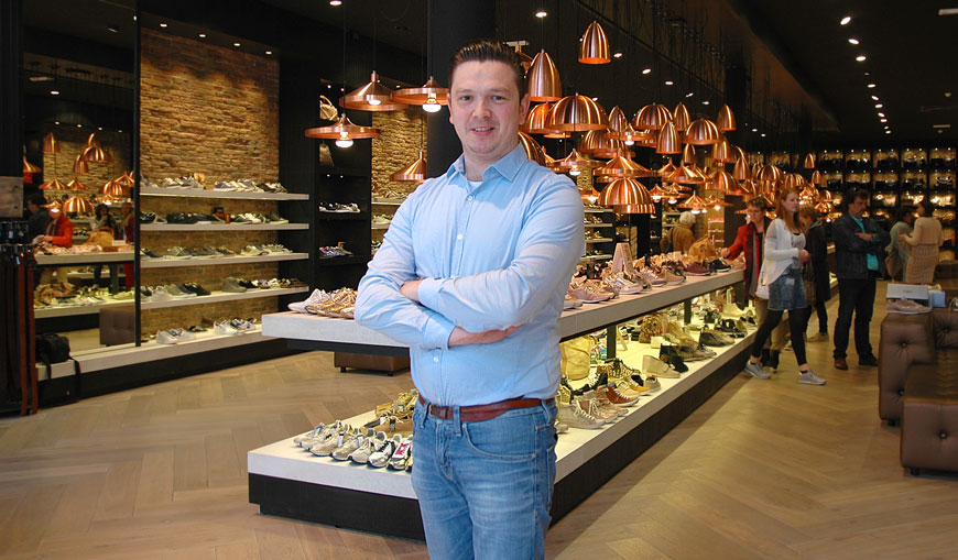 Dhr. van Oostenbrugge uit Zierikzee met installatie en elektra bij Omoda