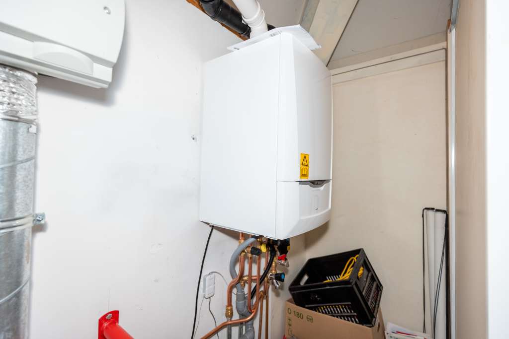 In 't Veld - Wemeldinge - Zonnepanelen - Laadpaal - Cv-ketel