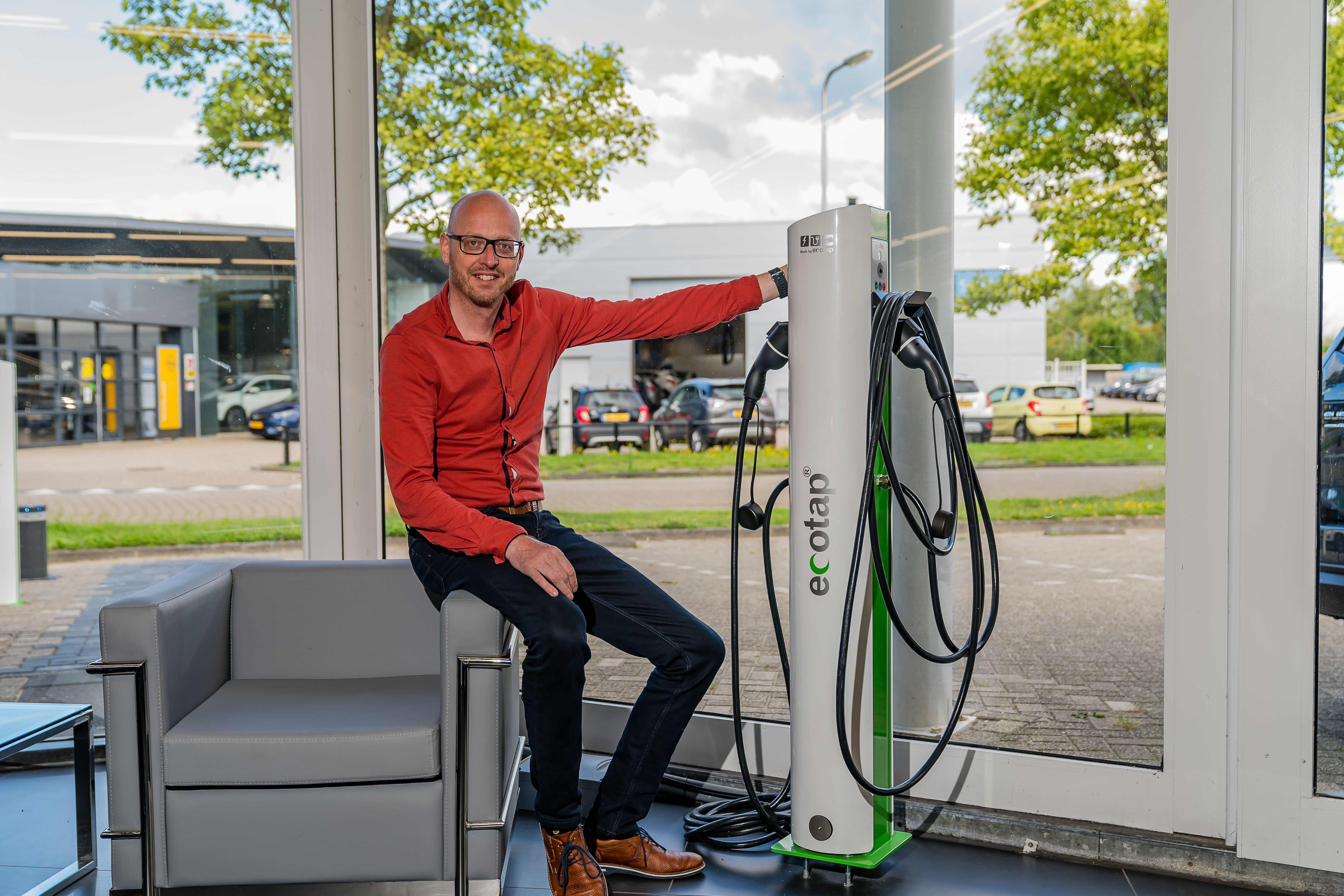 Dhr. Hop - Roosendaal - Laadpaal - zonnepanelen - warmtepomp - zakelijk