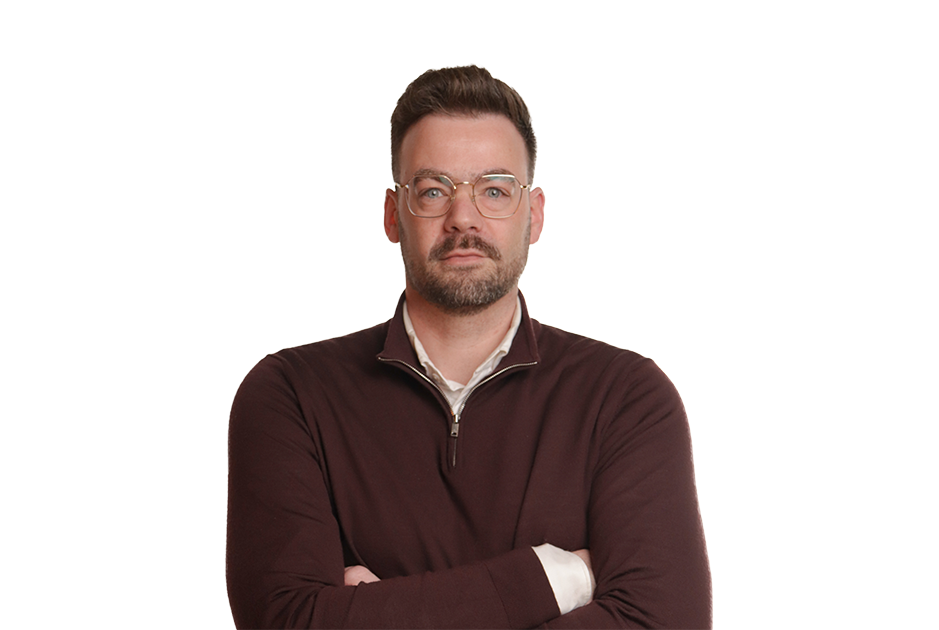 Personeel afbeelding van Thomas de Mik een van Saman zijn medewerkers met armen over elkaar