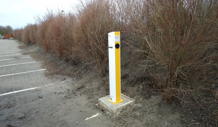 Marc Ruijtenberg van Strandpark De Zeeuwse Kust met een zakelijke laadpaal