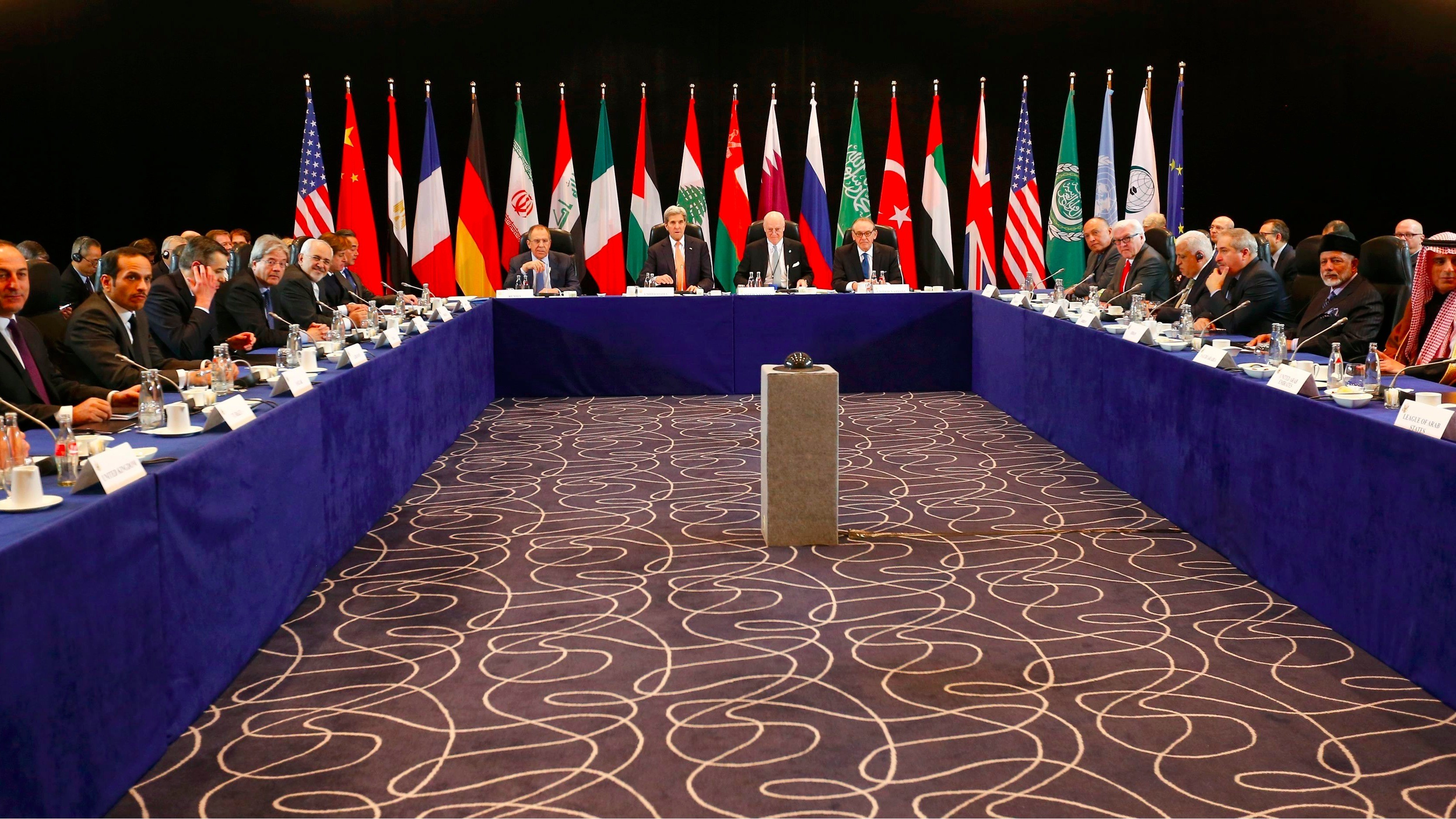 Встреча иностранной делегации. Дипломатическую встречу. Иностранная делегация. Лавров и керри в париже. Политические переговоры.