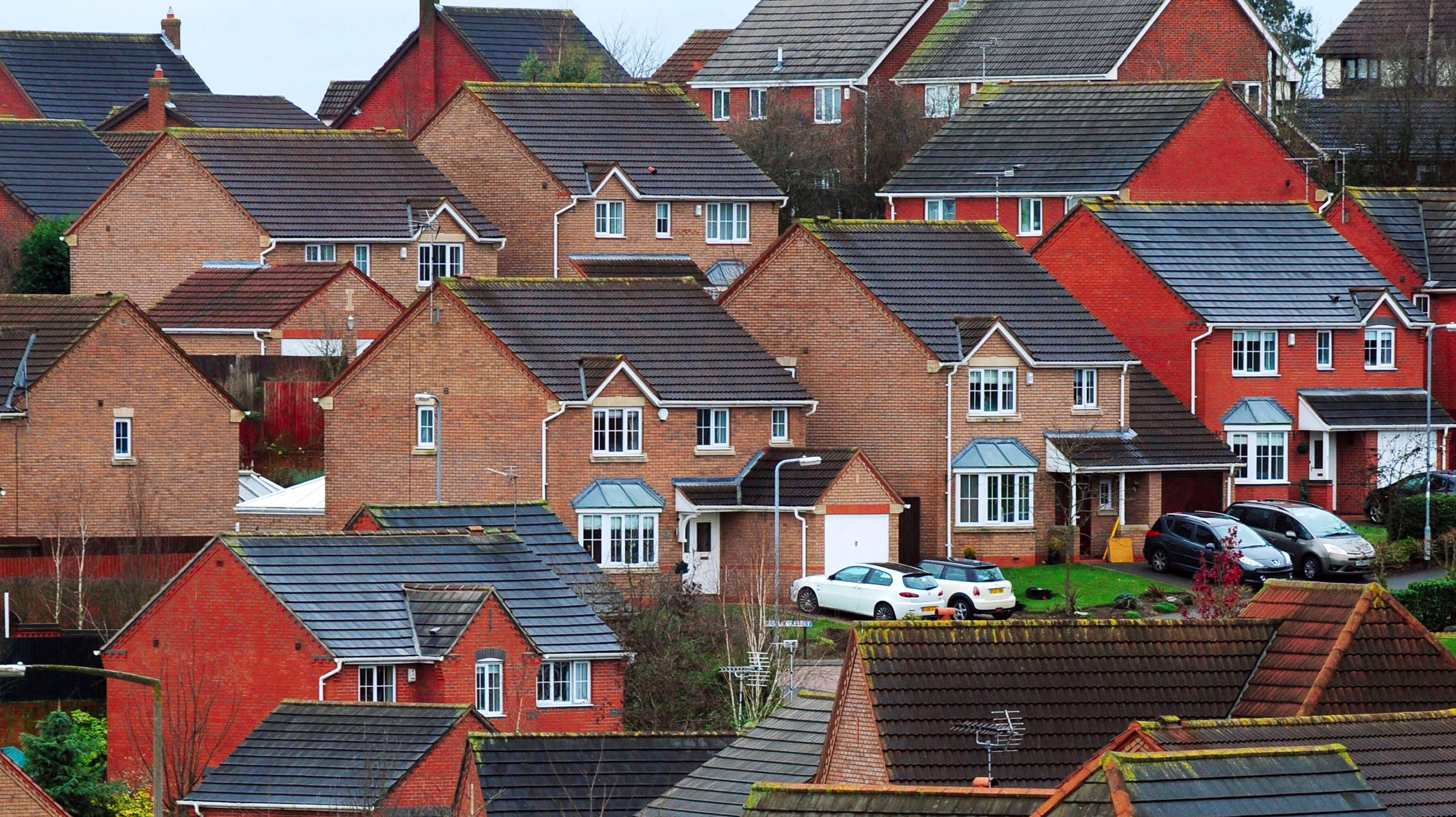 Housing in great britain. Недвижимость в Великобритании. Крыши домов в Бирмингеме. Detached House в Лондоне. Companies House Великобритания.