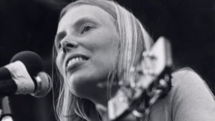 Joni Mitchell taken to hospital in Los Angeles | Good Morning Britain