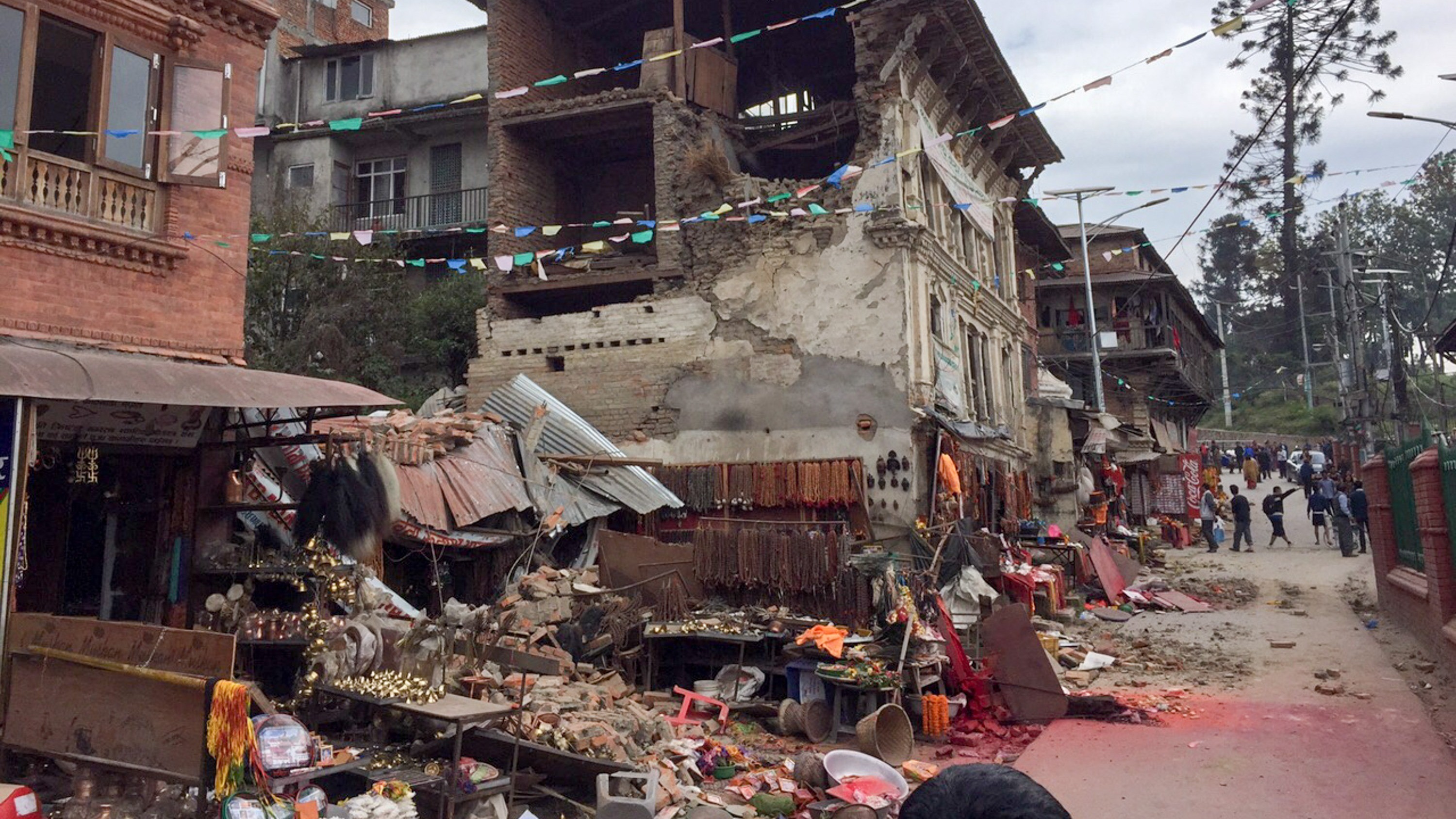 Nepal Earthquake Death Toll Rises To Over 3,200 | Good Morning Britain