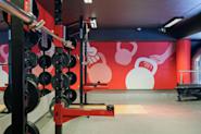 Få en komplett trening med medisinballer på Fresh Fitness treningssenter Kalbakken. Vår frivektsområde gir deg friheten til å utføre ulike øvelser med medisinballer for å styrke og tone musklene.
