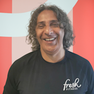 Få ekspertveiledning og motivasjon fra personlig trener Radouane Benbouhia på nivå 3 hos Fresh Fitness treningssenter. Med hans kunnskaper og erfaring kan du få skreddersydde treningsprogrammer og nå nye høyder i din trening.