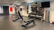 På Fresh Fitness treningssenter i Vågsbygd kan du utføre styrketrening i vårt Lumber frivektsområde. Vårt frivektsområde er utstyrt med et bredt utvalg av Lumber vekter og styrkeapparater som gir deg muligheten til å trene alle store muskelgrupper på en effektiv og trygg måte.