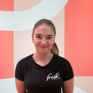 Celina Hanssen, din dedikerte personlige trener med nivå 1 hos Fresh Fitness. Med fokus på grunnleggende treningsteknikk og motivasjon, vil Celina veilede deg til å oppnå dine treningsmål på en trygg og effektiv måte. Ta kontakt med Celina i dag og start din reise mot en sterkere og sunnere versjon av deg selv!