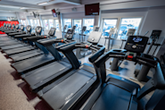På Fresh Fitness-treningssenteret i Skedsmokorset finner du en rekke kardiostasjoner, inkludert tredemøller, ellipsemaskiner og spinningsykler som er perfekte for å få opp pulsen og forbedre kondisjonen din. Våre tredemøller er av høy kvalitet og tilbyr ulike treningsprogrammer og hastigheter, slik at du kan tilpasse treningen etter dine behov og mål.