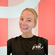 La nivå 3 personlig trener Vilde Linnea Bredesen hos Fresh Fitness hjelpe deg med å finne balansen mellom styrketrening og yoga. Vilde Linnea er lidenskapelig opptatt av trening og yoga, og hennes ekspertise og entusiasme vil inspirere deg til å oppnå dine treningsmål på en sterk og fleksibel måte. Med skreddersydde treningsplaner som kombinerer styrketrening og yogapraksis, vil Vilde Linnea guide deg mot en sunnere og mer harmonisk livsstil. Opplev gleden ved å bevege deg og styrke både kropp og sinn sammen med Vilde Linnea Bredesen som din personlige trener. Ta din trening til neste nivå og bestill din første økt med Vilde Linnea i dag for å starte reisen mot en sterkere og mer balansert deg!