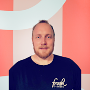 Vil du oppnå dine treningsmål med en erfaren og sertifisert personlig trener på nivå 3? Odd Arne Berild er din dedikerte trener på Fresh Fitness som vil hjelpe deg med å ta treningen din til neste nivå. Med sin ekspertise og lidenskap for trening vil Odd Arne skreddersy et treningsprogram som passer dine behov og mål. Få personlig oppfølging og motivasjon fra Odd Arne Berild for å oppnå dine helse- og fitnessmål. Book en treningsøkt med Odd Arne i dag og start reisen mot en sterkere og sunnere versjon av deg selv. Med Odd Arne Berild som din personlige trener, er du på vei mot en mer aktiv og sunn livsstil.