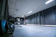 Fresh Fitness treningssenter på Manglerud tilbyr moderne og funksjonelle tøyerom for medlemmene sine. Disse tøyerommene er designet for å gi deg et behagelig og privat område der du kan utføre tøyeøvelser før og etter trening.