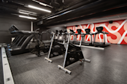På Fresh Fitness treningssenter på Manglerud tilbyr vi et utvalg av kardiomaskiner, inkludert tredemøller som er perfekte for løpingstrening. Våre tredemøller er designet for å gi deg en effektiv og motiverende løpeøkt uansett hvilket fitnessnivå du er på.