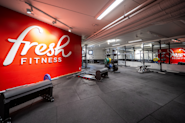 Fresh Fitness treningssenter i Trondheim sentrum tilbyr et bredt utvalg av styrketreningsmuligheter for alle nivåer og mål. Med et moderne og velutstyrt treningssenter, er det ideelt for de som ønsker å styrke musklene og oppnå resultater.