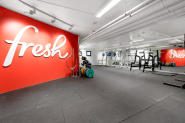 Fresh Fitness treningssenter i Trondheim sentrum tilbyr et bredt utvalg av styrketreningsmuligheter for alle nivåer og mål. Med et moderne og velutstyrt treningssenter, er det ideelt for de som ønsker å styrke musklene og oppnå resultater. 
