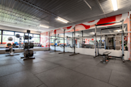 Kickstart din treningsrutine hos Fresh Fitness Haugerud - opplev en energisk og motiverende trening som tar deg nærmere dine mål. Her finner du et eget område med løftestasjoner, perfekt for deg som vil løfte tungt.
