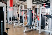 Utforsk Fresh Fitness treningssenter Kalbakken og opplev et bredt utvalg av moderne og effektive treningsapparater.