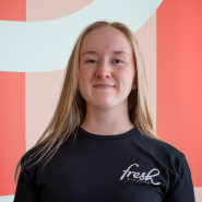 Møt vår erfarne personlige trener Emma Strøm på Fresh Fitness treningssenter på Grønland! Som en nivå 1 trener er Emma dedikert til å hjelpe deg med å nå dine treningsmål og oppnå en sunnere livsstil. Med hennes ekspertise og veiledning vil du kunne trene riktig og effektivt for å oppnå dine ønskede resultater. 