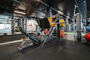 På Fresh Fitness-treningssenteret på Lindeberg tilbyr vi et moderne og velutstyrt frivektsområde for styrketrening. Vårt frivektsområde har et bredt utvalg av vekter, manualer og maskiner som er tilgjengelige for våre medlemmer.