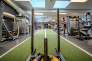 Et moderne og romslig treningssenter på Majorstuen med turf for funksjonell trening, samt et bredt utvalg av styrke- og kondisjonsapparater. Lyse lokaler med god plass til variert trening.