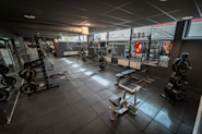 Fresh Fitness treningssenter på Manglerud tilbyr et bredt utvalg av styrketreningsmuligheter for alle nivåer og målsetninger. Med moderne utstyr og erfarne personlige trenere, kan du utføre effektive og varierte styrketreningsøkter som passer for deg.