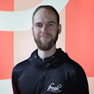 Leif Are Hovden, din erfarne personlige trener på nivå 4 hos Fresh Fitness. Med ekspertise innen trening, kosthold og motivasjon, vil Leif hjelpe deg med å nå dine treningsmål på en effektiv og trygg måte. Ta kontakt med Leif i dag og kickstart din vei mot en sterkere og sunnere kropp!