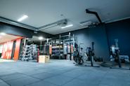 Fresh Fitness treningssenter på Manglerud tilbyr et bredt utvalg av styrketreningsutstyr, inkludert manualer, som er perfekte for å styrke og tone musklene dine. Manualer, også kjent som håndvekter, er et populært verktøy for styrketrening fordi de gir en utfordrende og allsidig måte å trene på.