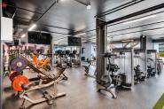 Fresh Fitness treningssenter Lindeberg tilbyr et flott frivektsområde med et bredt utvalg av apparater for styrketrening. Våre moderne og velutstyrte fasiliteter gir deg muligheten til å trene effektivt og konsentrert for å oppnå dine treningsmål. 