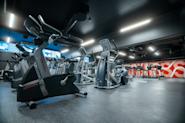 På Fresh Fitness treningssenter på Manglerud tilbyr vi et bredt utvalg av kardiomaskiner, inkludert topptrente ellipsemaskiner og sykler. Disse maskinene er designet for å gi deg en effektiv og motiverende kardiotrening som passer for alle fitnessnivåer.