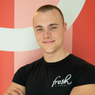 Som personlig trener hos Fresh Fitness på Storo har Mathias Gulbrandsen oppnådd en nivå 2 sertifisering, noe som viser at han har avanserte ferdigheter og kunnskaper innen trening og veiledning. Mathias er dedikert til å hjelpe sine kunder med å nå sine treningsmål og oppnå resultater på en effektiv måte.