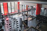 Utforsk vår frivektssone på Fresh Fitness treningssenter Kalbakken med et utvalg av manualer, benker og treningsstativ. Her kan du skreddersy din styrketrening og utfordre musklene på en effektiv måte.