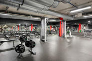 På Fresh Fitness-treningssenteret på St. Hanshaugen har vi et dedikert frivektsområde utstyrt med et bredt utvalg av frivekter og manualer for styrketrening.