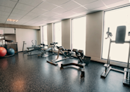 På Fresh Fitness-treningssenteret på Ås tilbyr vi et flott tøyeområde for alle som ønsker å trene på en mer funksjonell måte.