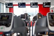 Boost kondisjonen din med våre toppmoderne kardiostasjoner på Fresh Fitness treningssenter på Lade Arena. Våre avanserte tredemøller gir deg muligheten til å løpe, gå eller jogge i ditt eget tempo mens du forbrenner kalorier og styrker hjerte.