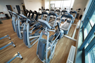 Boost kondisjonen din med våre toppmoderne kardiostasjoner på Fresh Fitness treningssenter på Lade Arena. Våre avanserte tredemøller gir deg muligheten til å løpe, gå eller jogge i ditt eget tempo mens du forbrenner kalorier og styrker hjerte.