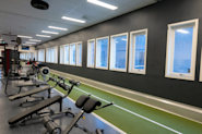 Fresh Fitness Grimstad – treningssenter med en dedikert turf, cardiosone og styrketreningsapparater. Perfekt for funksjonell trening og styrketrening til en rimelig pris og et smart treningsvalg.
