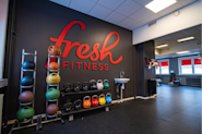 Få en effektiv treningsøkt med dumbbells på Fresh Fitness Sandvika. Opplev det velutstyrte frivektsområdet og jobb mot dine treningsmål med motivasjon og styrke. Velkommen til en inspirerende treningsopplevelse!