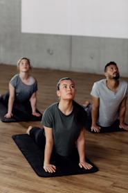 Oppdag ro og fleksibilitet med vår Yin Yoga-gruppetime på Fresh Fitness. Bli med og opplev dype strekk og mindfulness under veiledning av erfarne instruktører. Perfekt for å forbedre din fleksibilitet, redusere stress og fremme indre balanse.