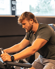 En 45-minutters energisk gruppetime som heter Cycling Rhythm på Fresh Fitness! En inspirerende gruppetime hvor musikk og bevegelse går hånd i hånd.