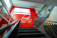 Utforsk nye høyder med våre utfordrende treningsøkter på Fresh Fitness treningssenter på Lade Arena. Våre trapper gir deg en effektiv og allsidig måte å trene kondisjon, styrke og eksplosivitet på. 